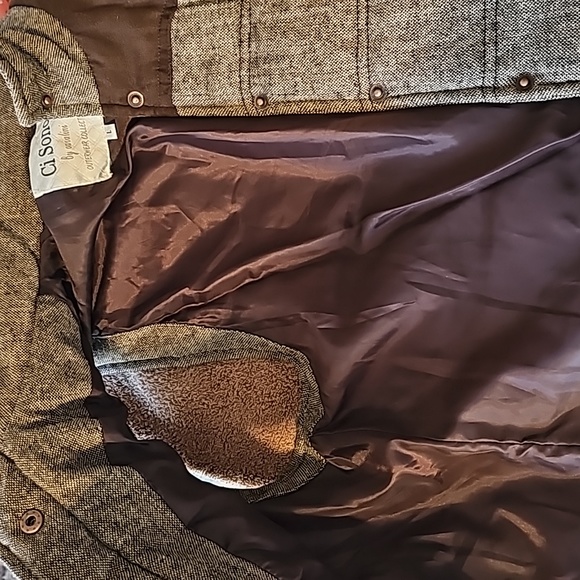 VEST - Picture 2 of 4